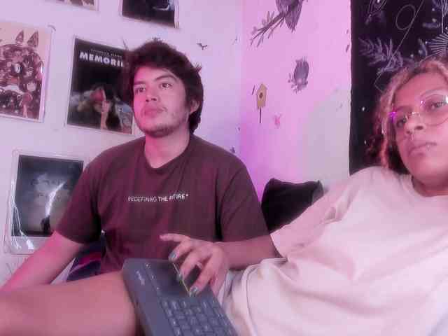 HotHoneyChile webcam