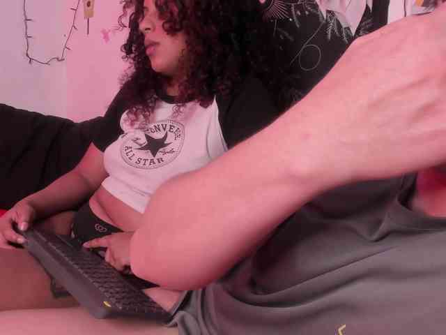 HotHoneyChile webcam