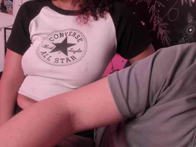 HotHoneyChile webcam