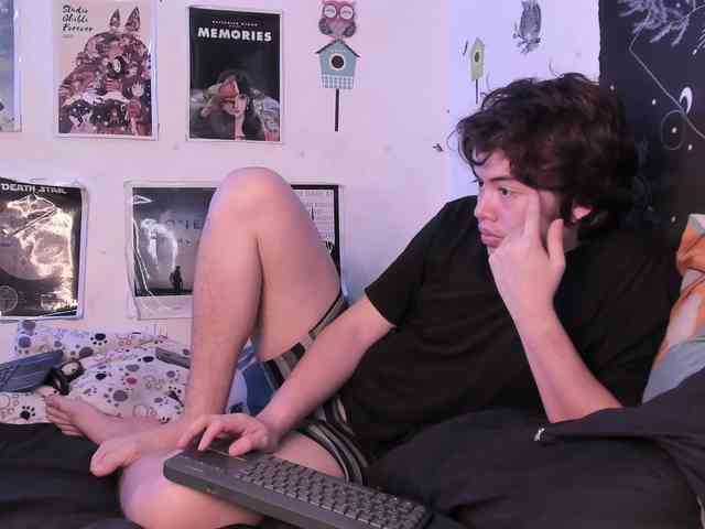 HotHoneyChile webcam