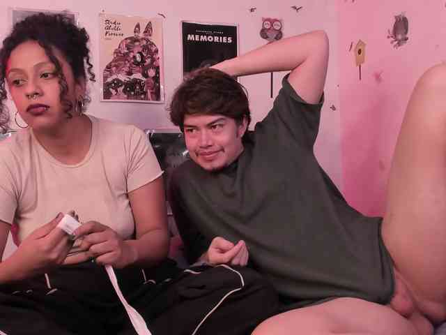 HotHoneyChile webcam