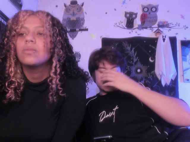 HotHoneyChile webcam