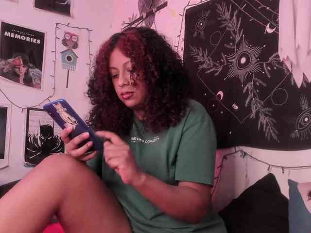 HotHoneyChile webcam