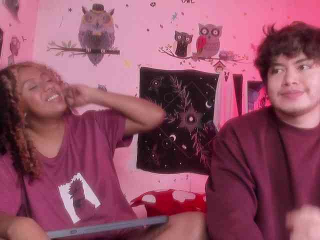 HotHoneyChile webcam