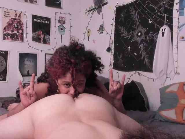 HotHoneyChile webcam