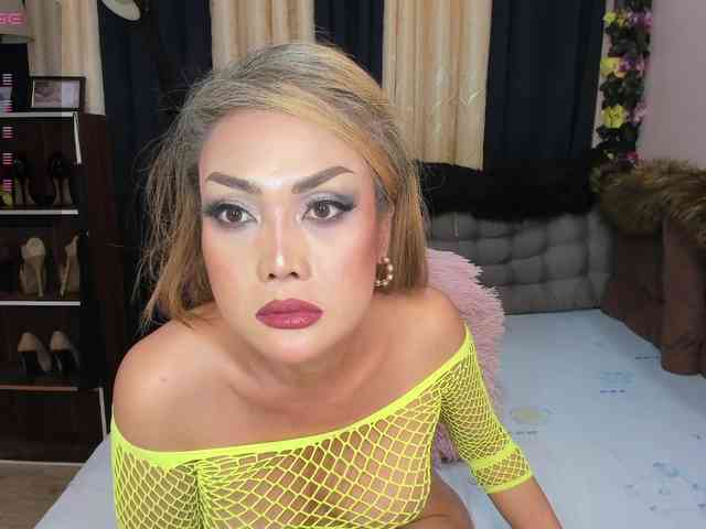 CharlotteWebb Live Webcam on BongaCams