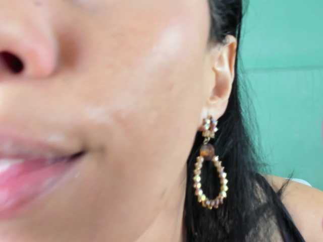 PriscilaSmiith25's BongaCams show and profile