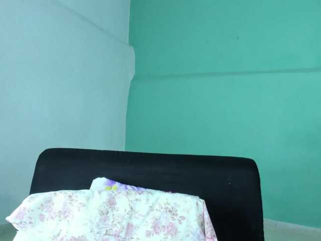 PriscilaSmiith25's BongaCams show and profile