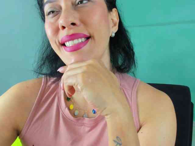 PriscilaSmiith25 webcam