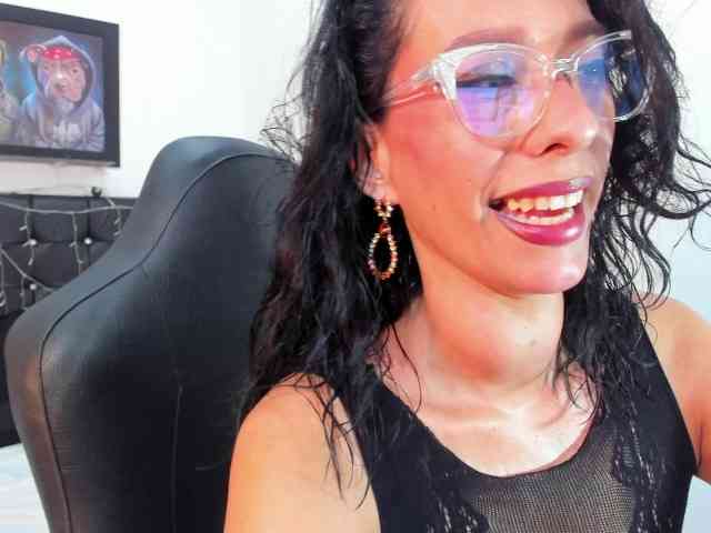PriscilaSmiith25 webcam