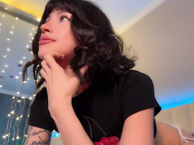 модель AllweNEEDisLOVE