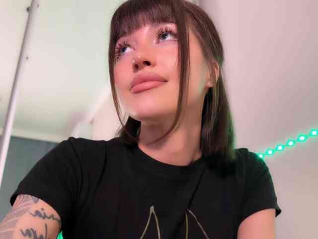 AllweNEEDisLOVE webcam