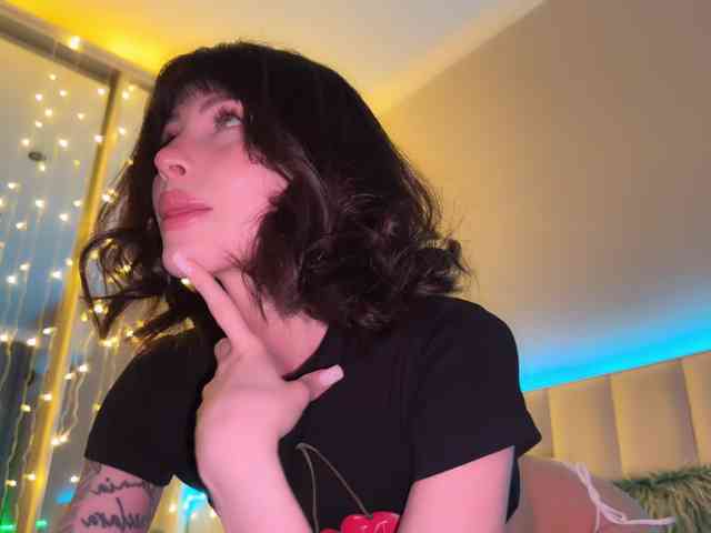 AllweNEEDisLOVE webcam