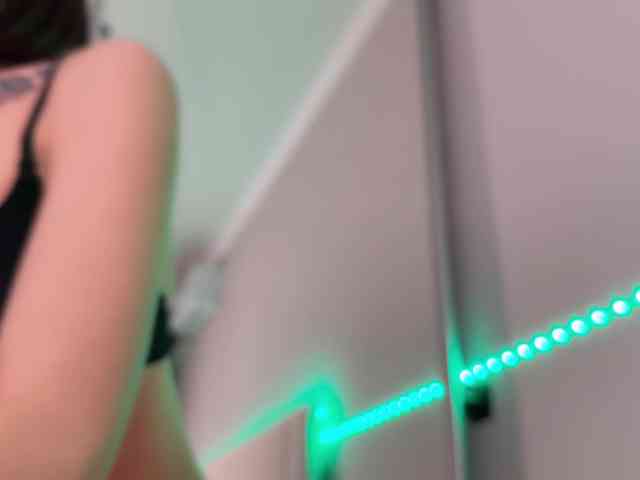 AllweNEEDisLOVE webcam