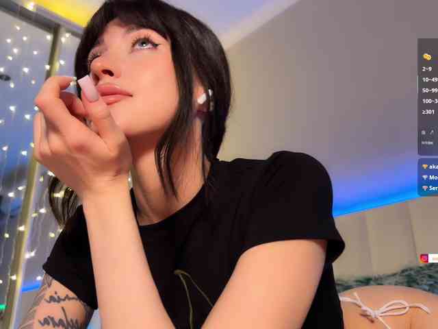 AllweNEEDisLOVE webcam