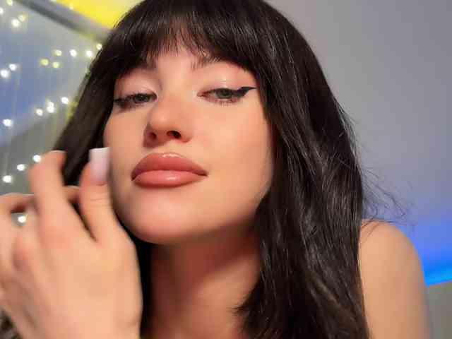 AllweNEEDisLOVE webcam