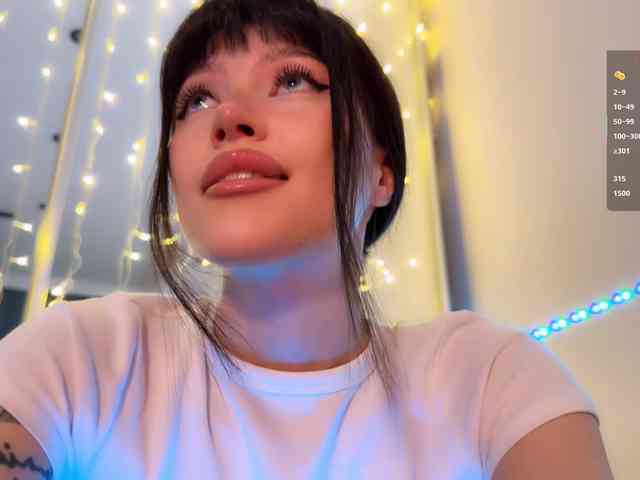 AllweNEEDisLOVE webcam