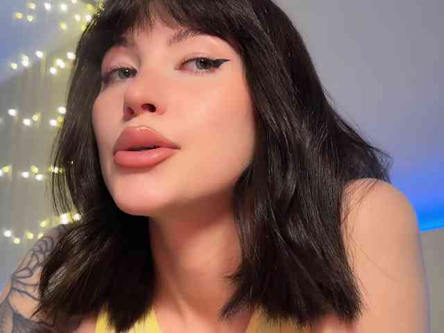 AllweNEEDisLOVE webcam