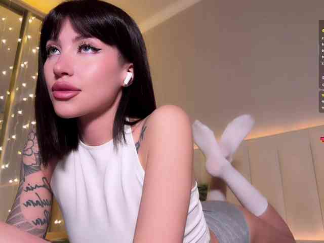 AllweNEEDisLOVE webcam