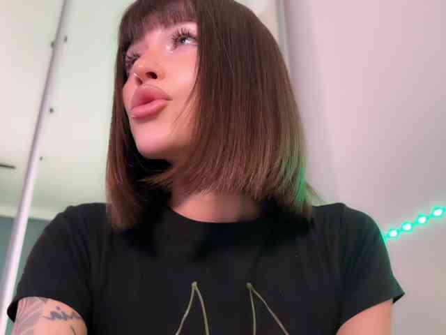 AllweNEEDisLOVE webcam