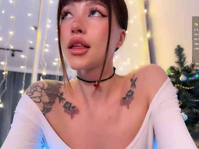 AllweNEEDisLOVE webcam