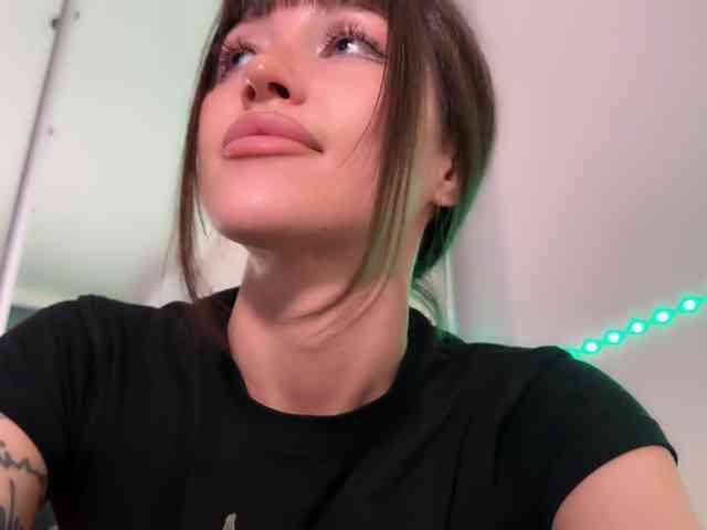 AllweNEEDisLOVE webcam