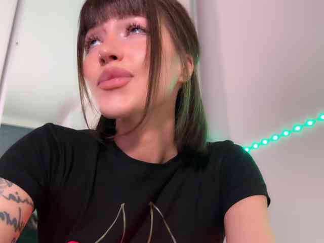 AllweNEEDisLOVE webcam