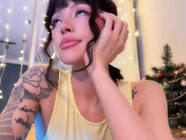 AllweNEEDisLOVE webcam