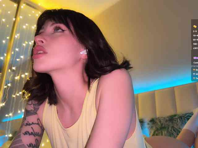 AllweNEEDisLOVE webcam