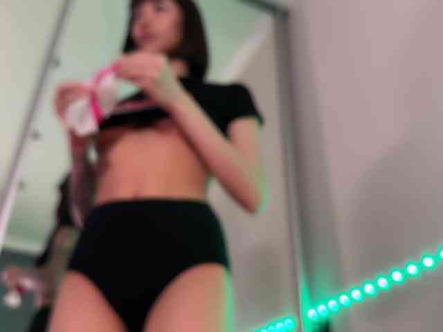 AllweNEEDisLOVE webcam