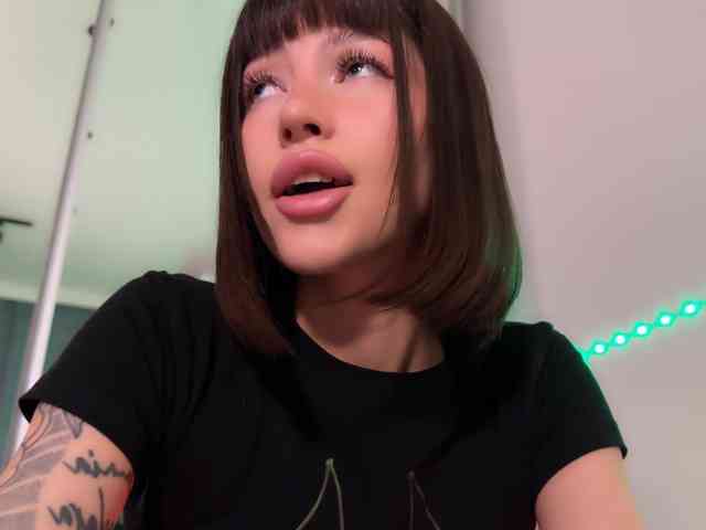 AllweNEEDisLOVE webcam