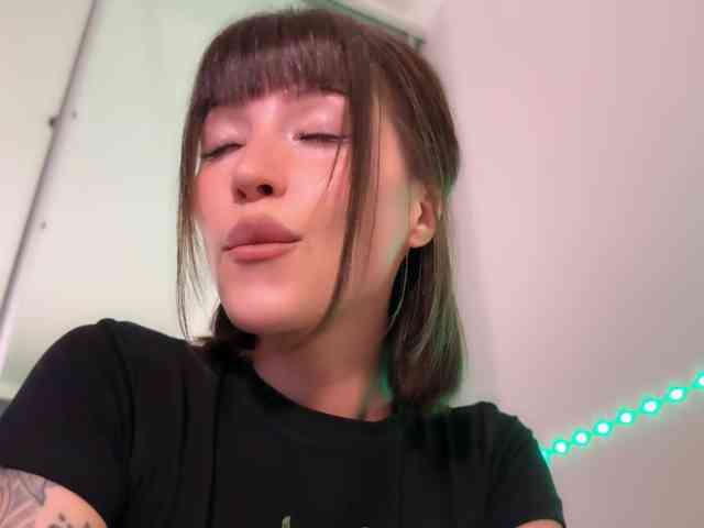 AllweNEEDisLOVE webcam