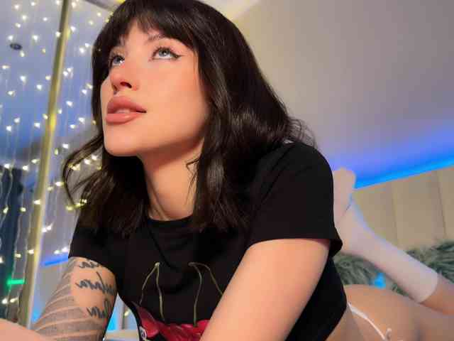 AllweNEEDisLOVE webcam