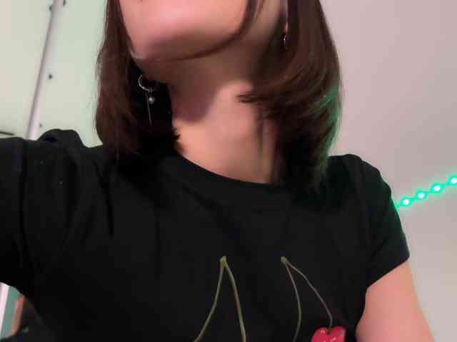 AllweNEEDisLOVE webcam