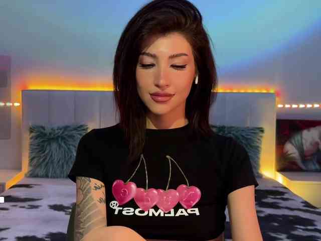 AllweNEEDisLOVE webcam