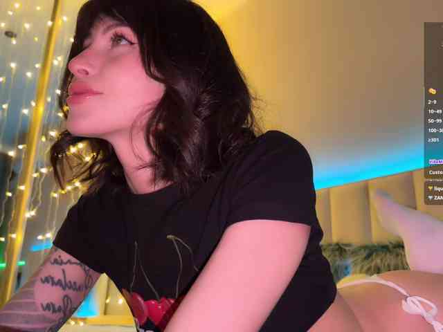 AllweNEEDisLOVE webcam