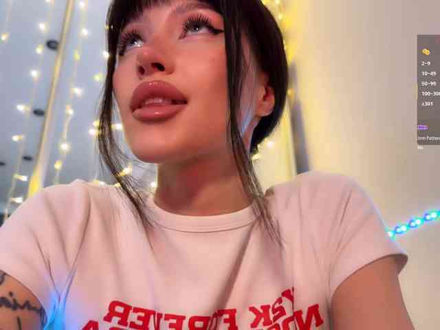 AllweNEEDisLOVE webcam