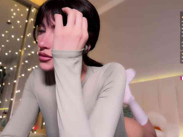 AllweNEEDisLOVE webcam