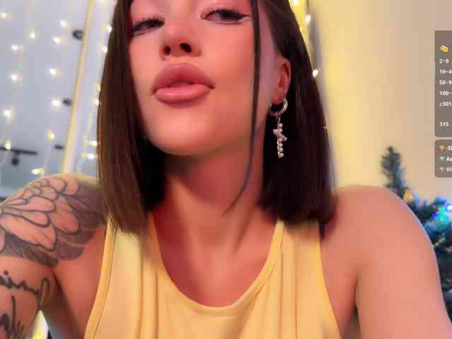 AllweNEEDisLOVE webcam