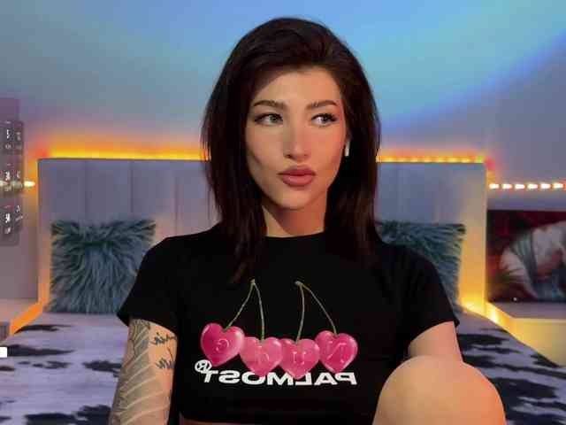 AllweNEEDisLOVE webcam