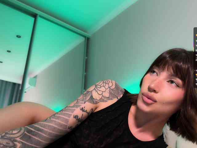 AllweNEEDisLOVE webcam