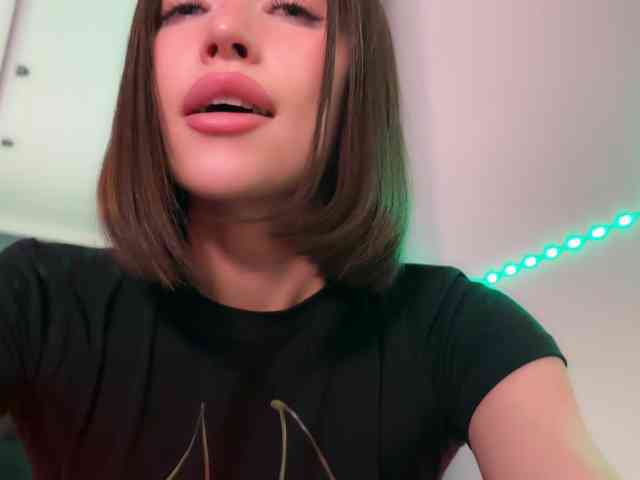 AllweNEEDisLOVE webcam