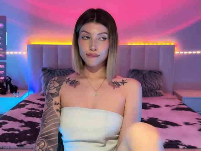 AllweNEEDisLOVE webcam
