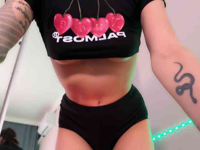 AllweNEEDisLOVE webcam