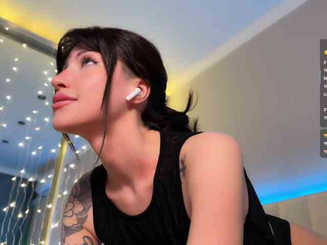 AllweNEEDisLOVE webcam