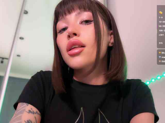 AllweNEEDisLOVE webcam