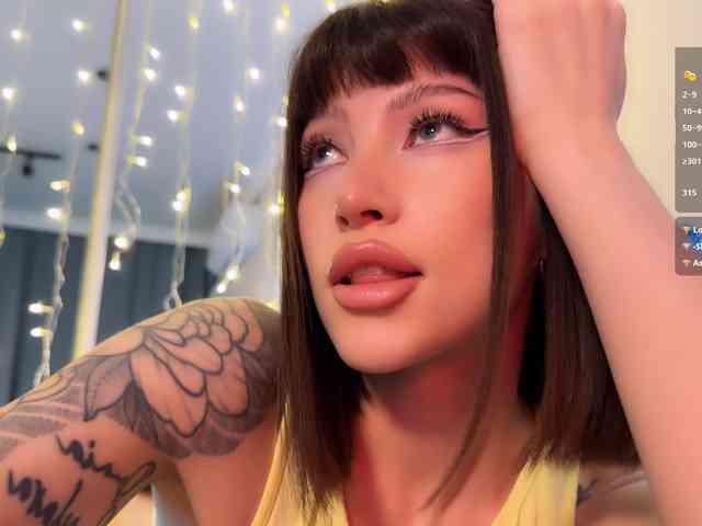 AllweNEEDisLOVE webcam