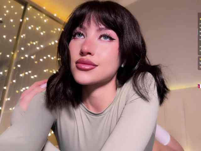 AllweNEEDisLOVE webcam