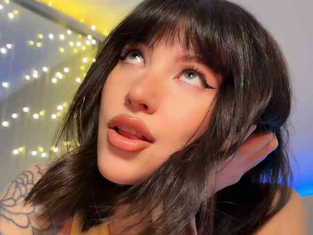 AllweNEEDisLOVE webcam