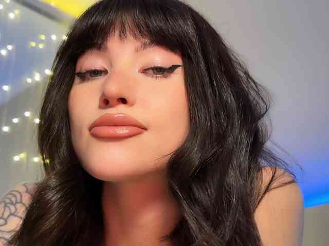 AllweNEEDisLOVE webcam